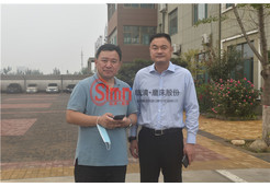 陳總與市領導合影