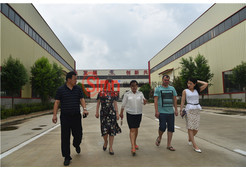 國外客戶不遠萬里來公司簽訂單